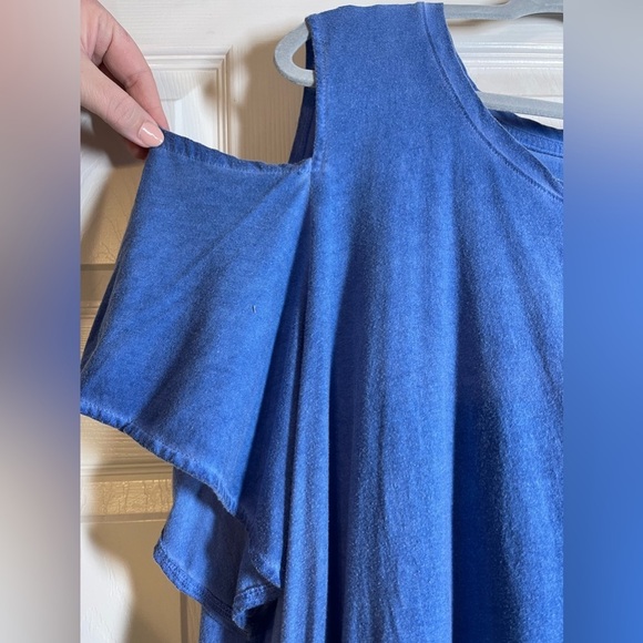 LANE BRYANT Women’s Plus Size Cold Shoulder Sharkbite-hem Tee Size‎ 26/28 - Picture 3 of 4